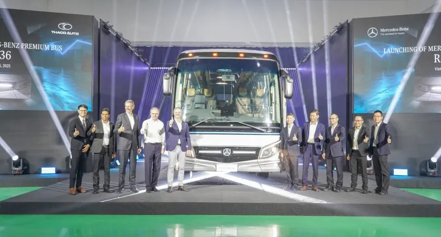 THACO AUTO exports Mercedes-Benz premium buses to Thailand