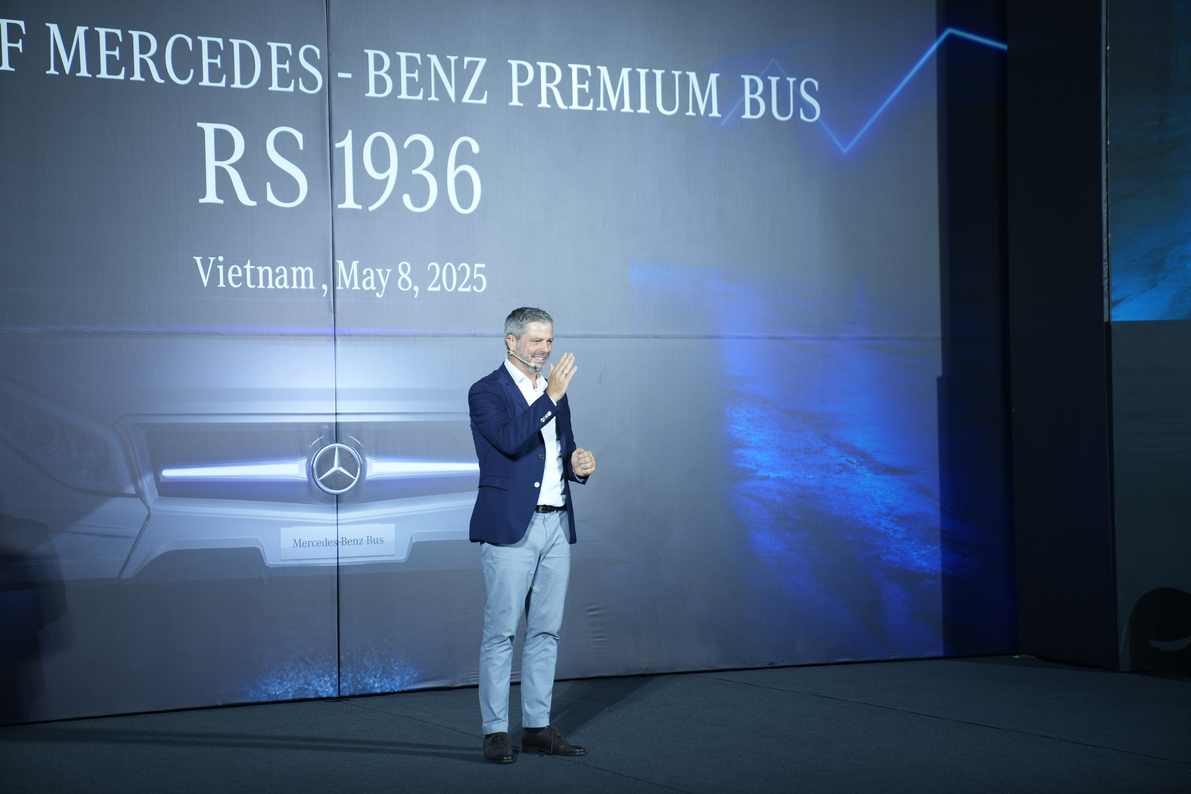 Hình 4. Ông Harald Schmid - Chủ tịch DAIMLER Truck khu vực Đông Nam Á phát biểu tại chương trình