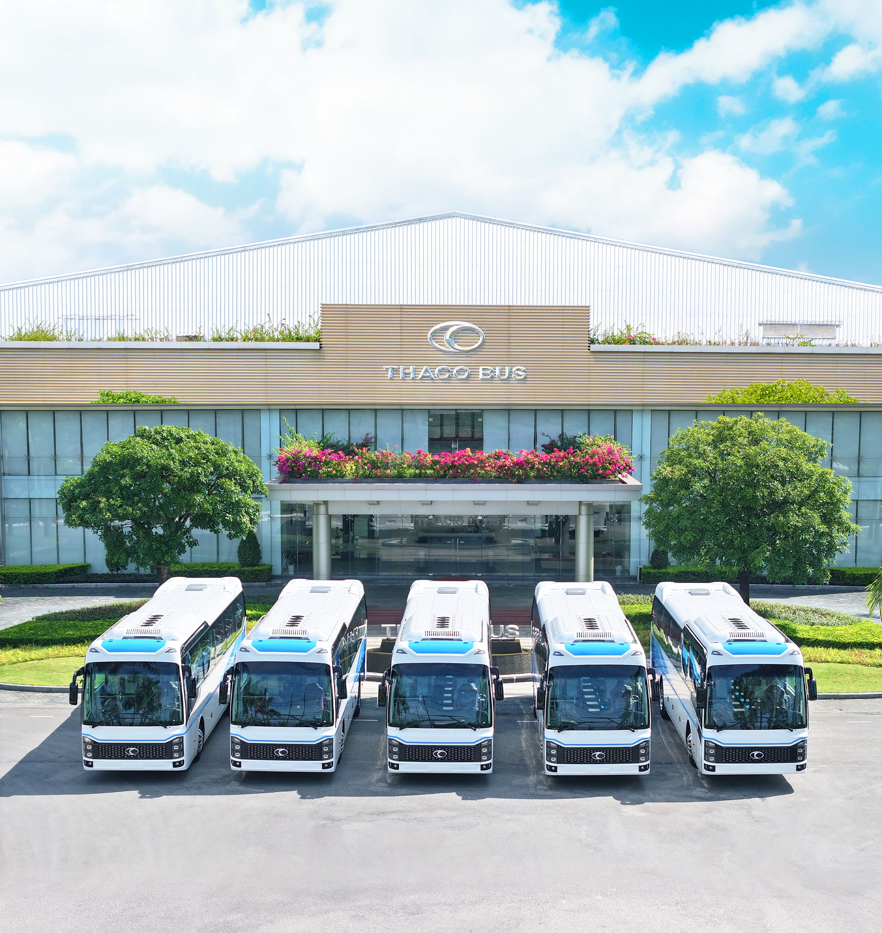 Hình 1-Line-up sản phẩm THACO Bus thế hệ mới_resize