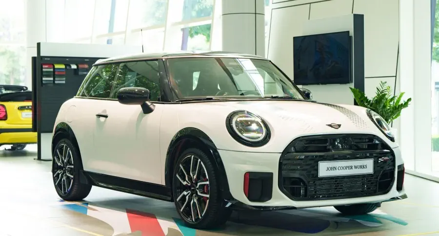 Bộ đôi MINI John Cooper Works thế hệ mới: Kỷ nguyên mới của xe hiệu năng cao