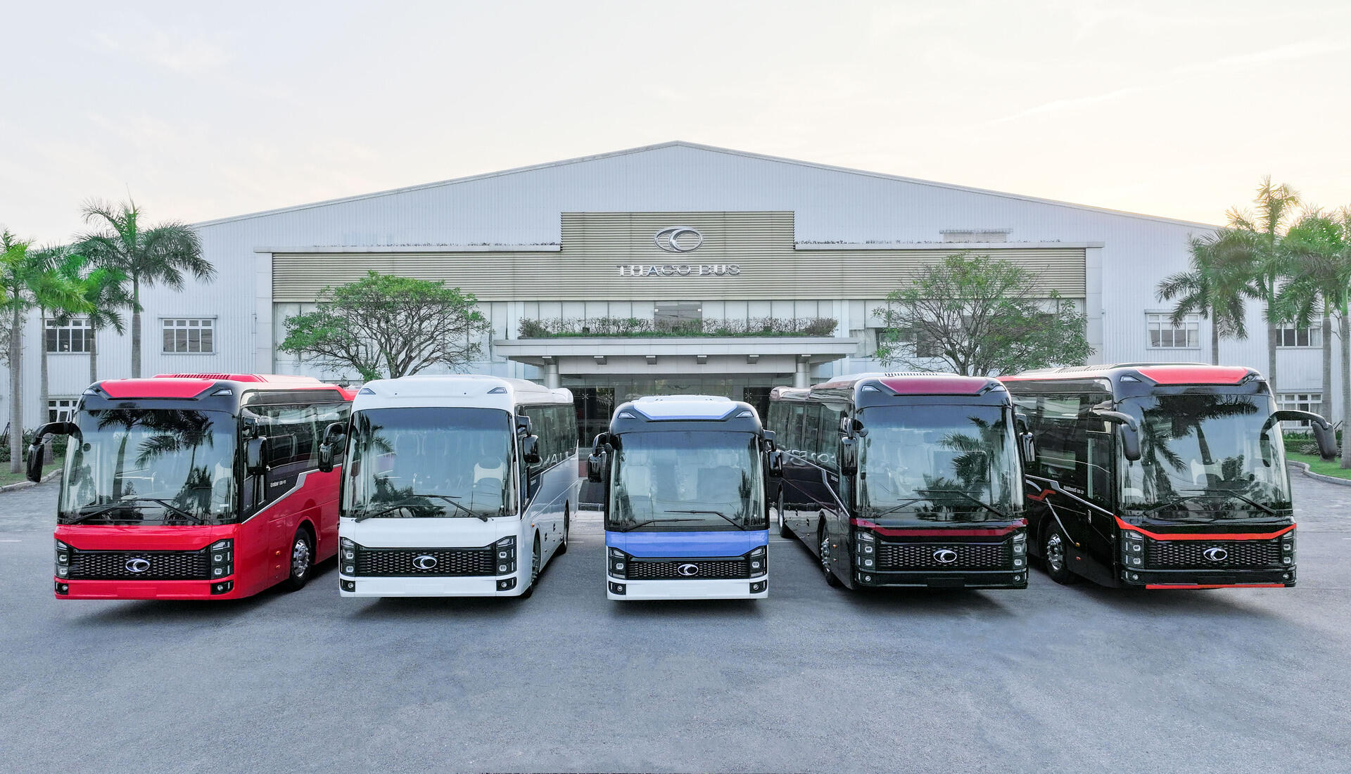 3-line-up-san-pham-thaco-bus.jpg