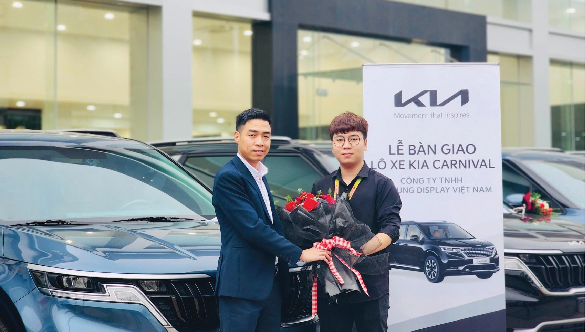 THACO AUTO Bac Ninh - Tu Son branch hands over 10 Kia Carnival cars