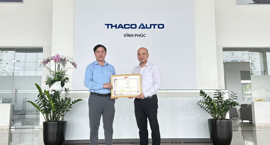 THACO AUTO VĨNH PHÚC NHẬN BẰNG KHEN TRONG PHONG TRÀO ỦNG HỘ XÂY DỰNG QUỸ “VÌ NGƯỜI NGHÈO” TẠI XÃ ĐỒNG CƯƠNG