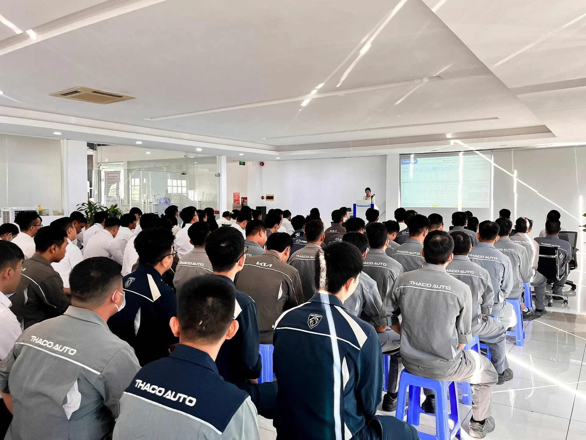 Chào cờ tháng 5/2024: THACO AUTO Vũng Tàu chú trọng công tác hoạt động kinh doanh tháng 05 và tháng 06