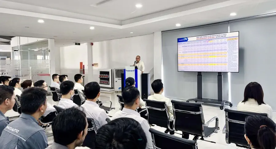 Lễ chào cờ tháng 11: THACO AUTO Vũng Tàu tăng tốc trong tháng cuối cùng ưu đãi 50% lệ phí trước bạ