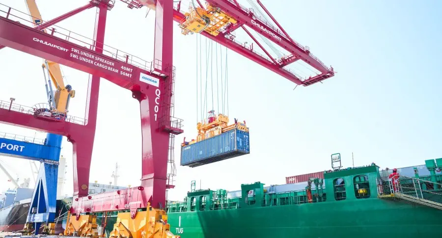 THACO AUTO exports Kia New Carnival painted bodies and components to India