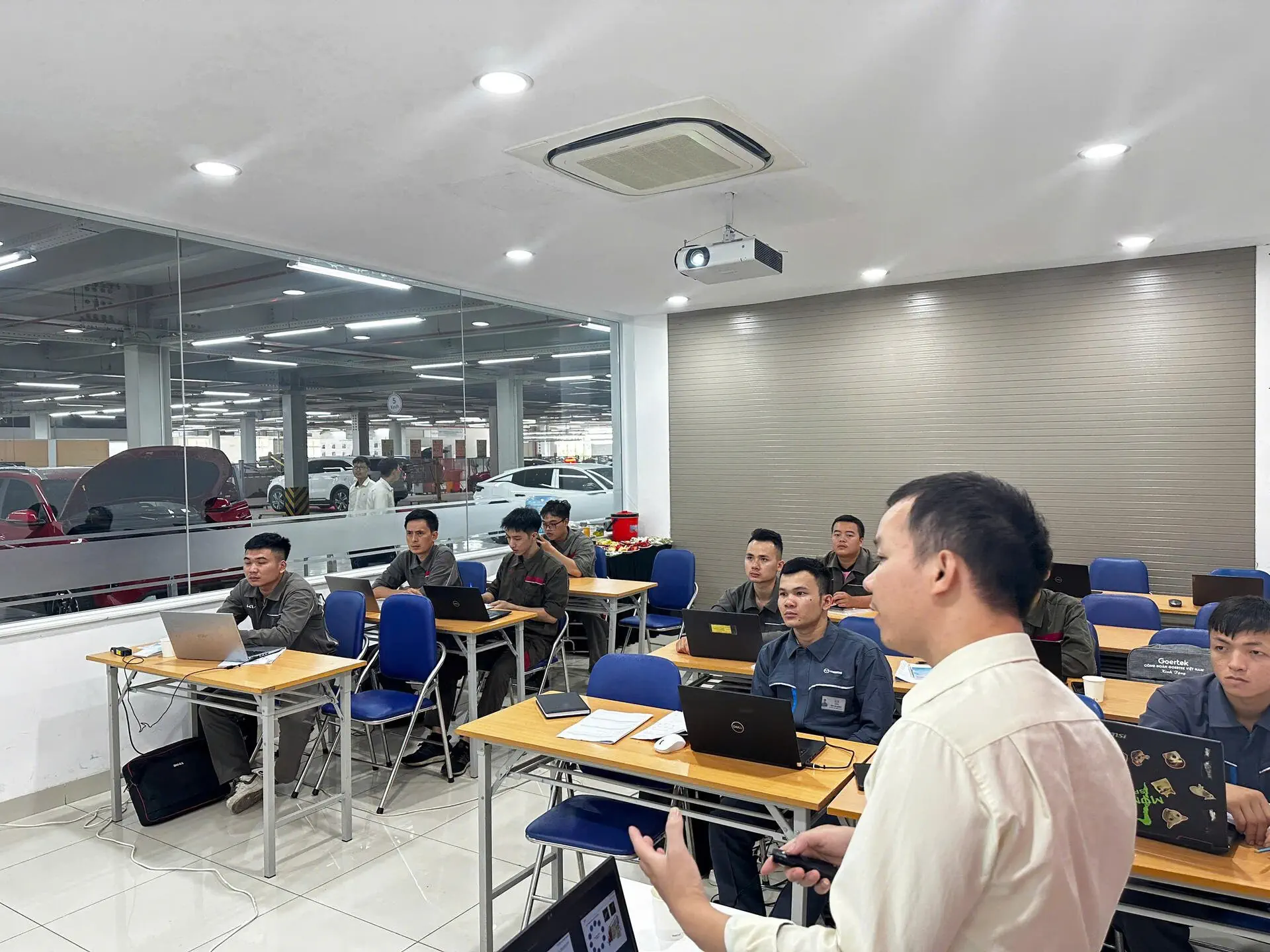 THACO AUTO Long Biên - Hà Nội tham gia đào tạo nâng cao chuyên môn cho đội ngũ kỹ thuật Kia